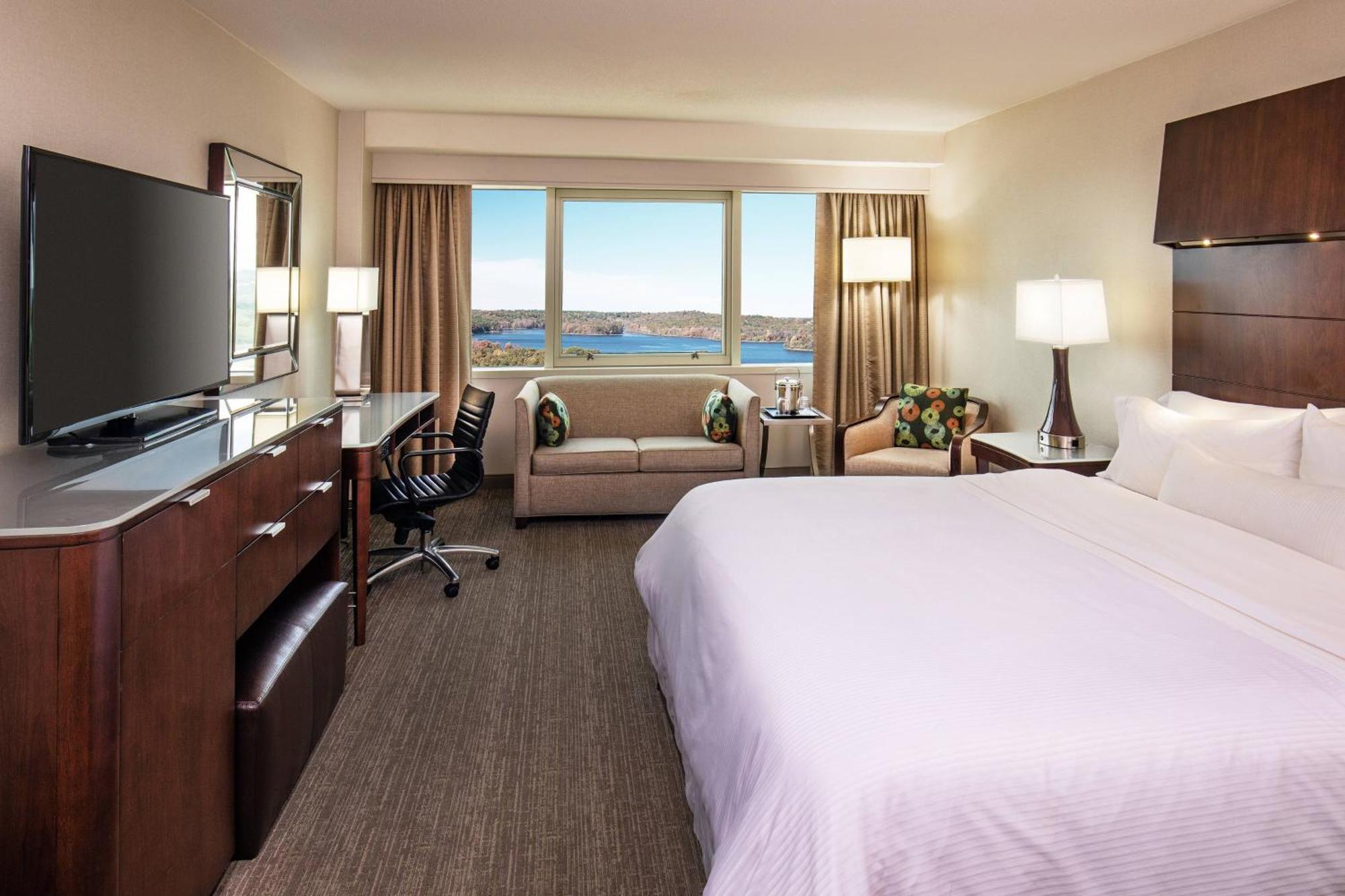 Premium Room Guest room 1 King Sofa bed Lake view,1634401720:JPEG